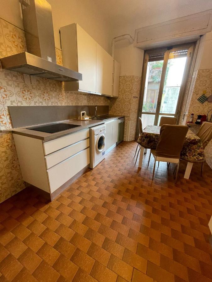 Hostel Corner 32 ミラノ エクステリア 写真
